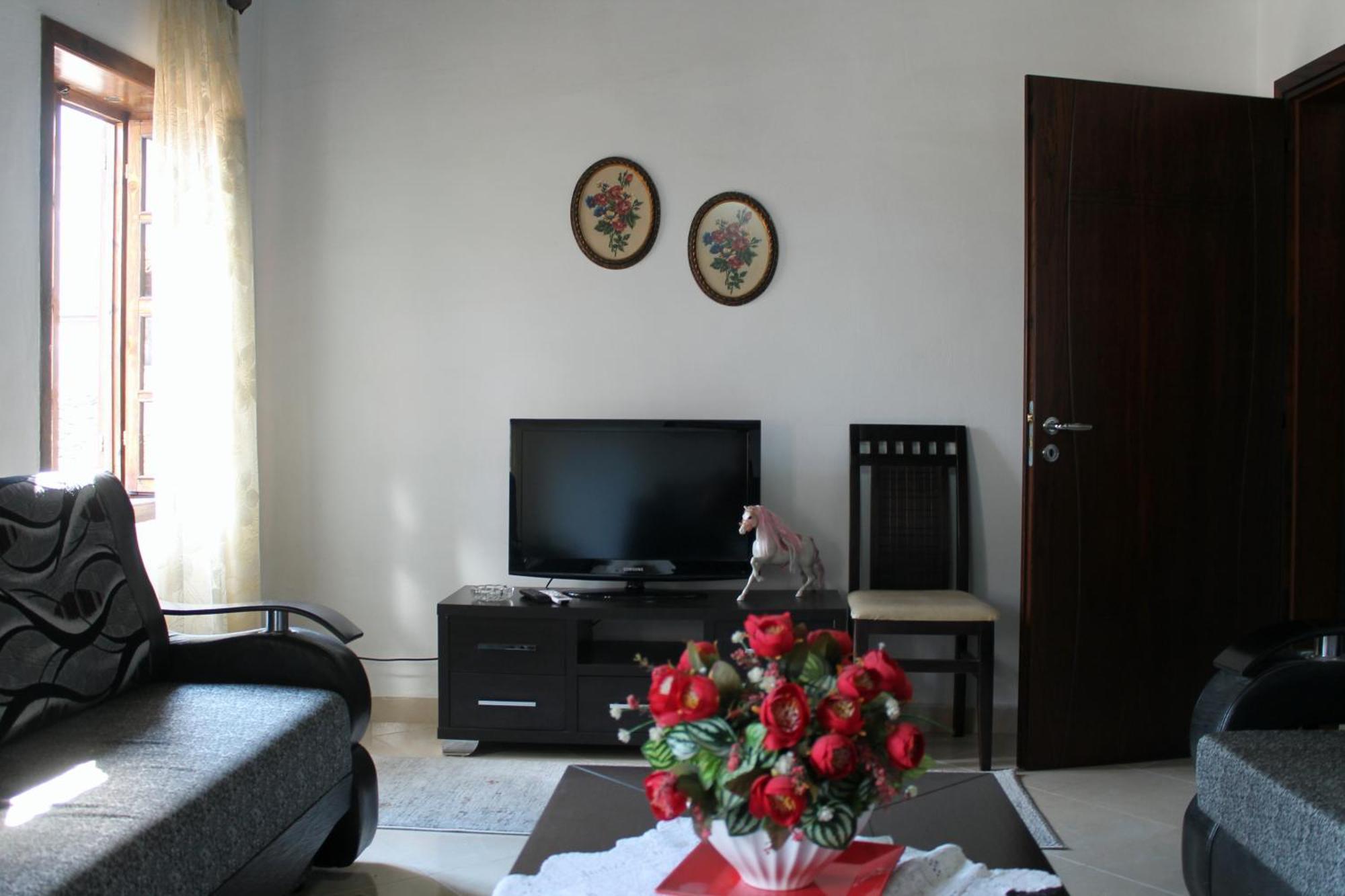 בראט Tomor Shehu Guest House מראה חיצוני תמונה