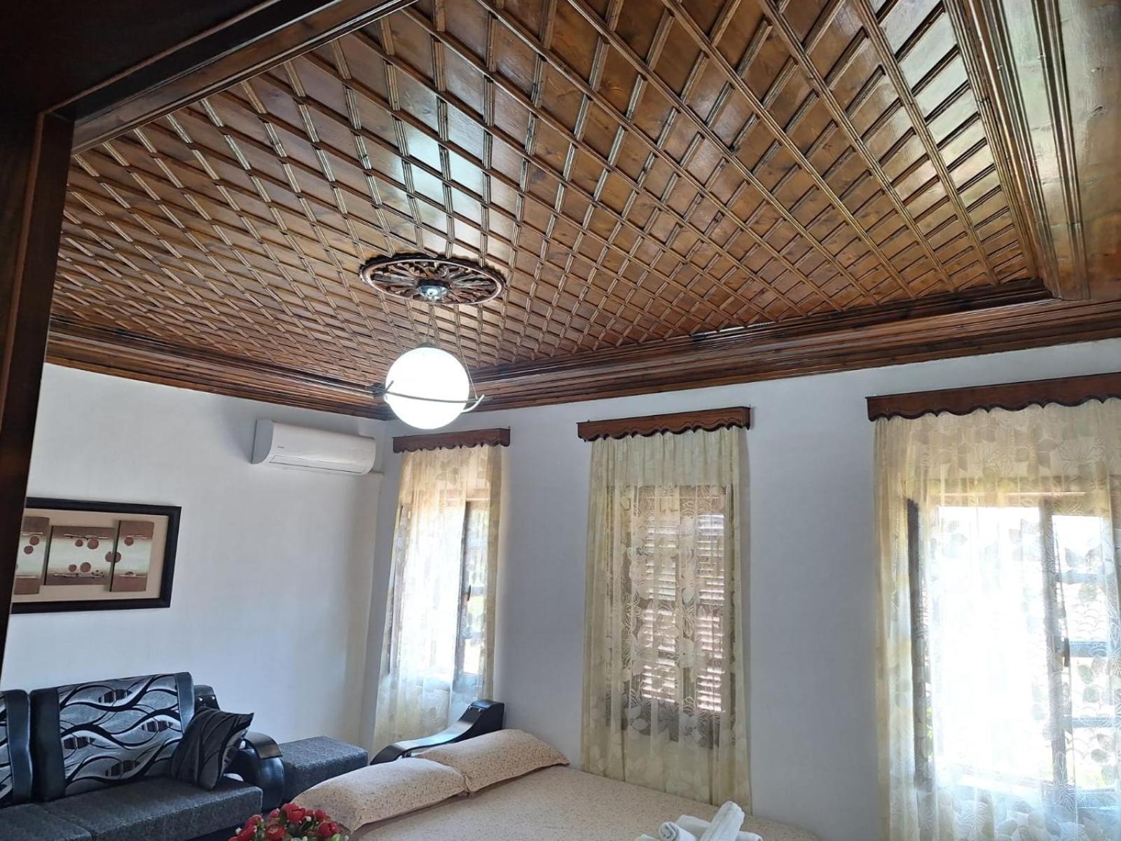 בראט Tomor Shehu Guest House מראה חיצוני תמונה