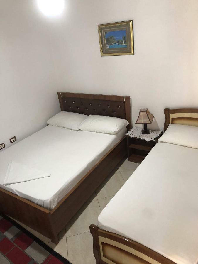 בראט Tomor Shehu Guest House מראה חיצוני תמונה